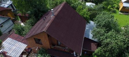 Ондулин на крыше дома в Ялте