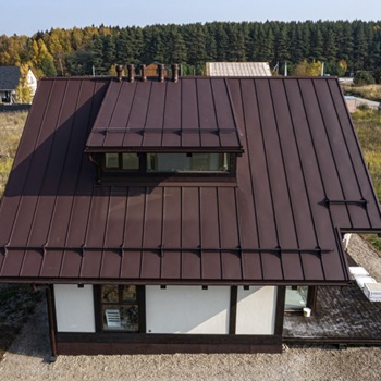 дом с крышей из клик-фальца в Ялте